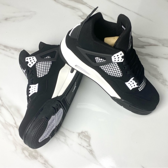 Men's Mid-Top Black/ White Shoes
Sneakers -Jordan 4 Retro White
Thunder - Picture 7 of 7